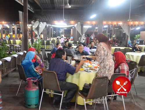 pelanggan restoran nelayan