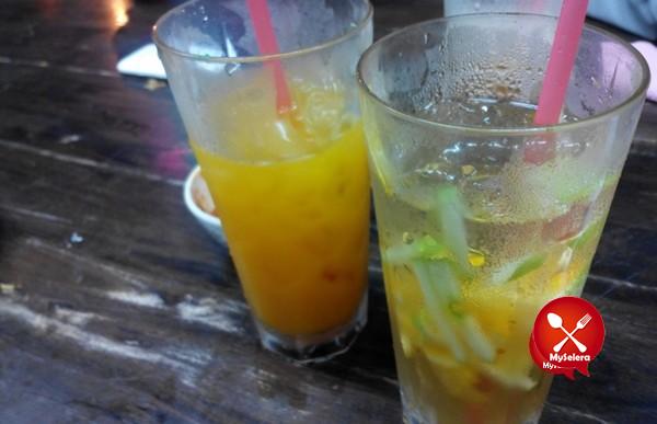 Jus Manggo dan Soda di Nasi Mandi Restoran Nasi Arab Al Edrus Kuala Terengganu