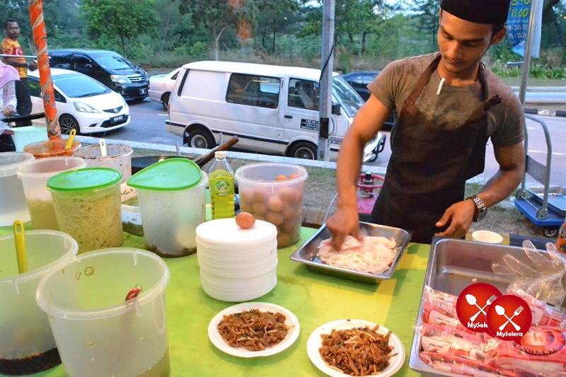 Char Kuey Toew di Buffet Ramadhan D'Kampung Cafe, Anggerik Mall