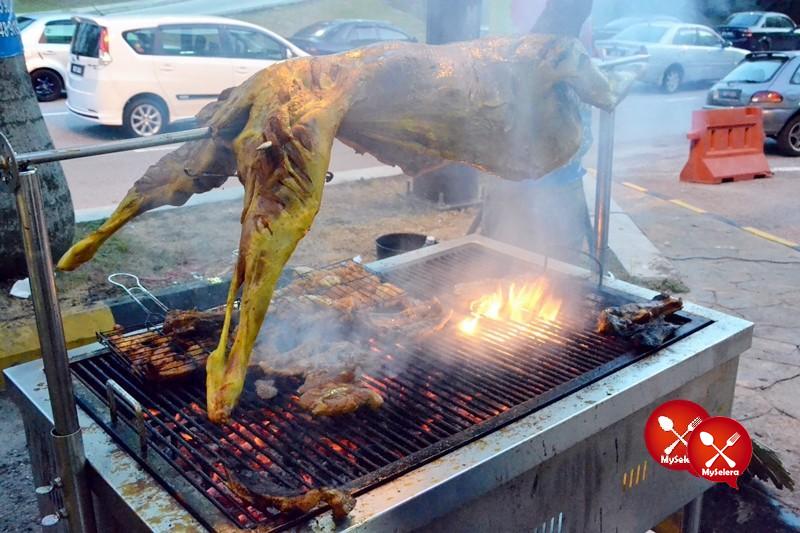 Kambing Bakar di Buffet Ramadhan D'Kampung Cafe, Anggerik Mall