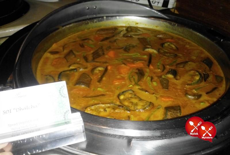 Menu Utama Dalcha di Buffet Ramadhan Pacific Regency Hotel Suites Kuala Lumpur