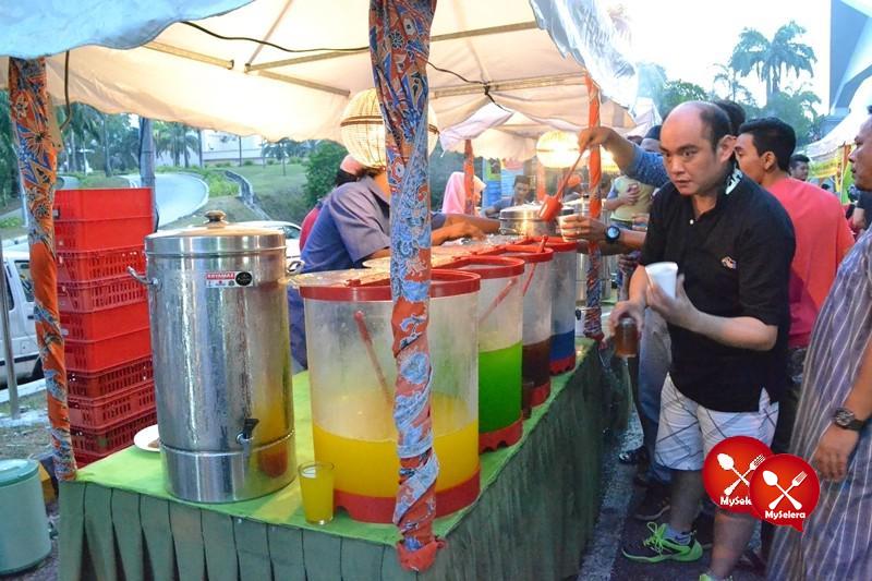 Minuman Self Service di Buffet Ramadhan D'Kampung Cafe, Anggerik Mall