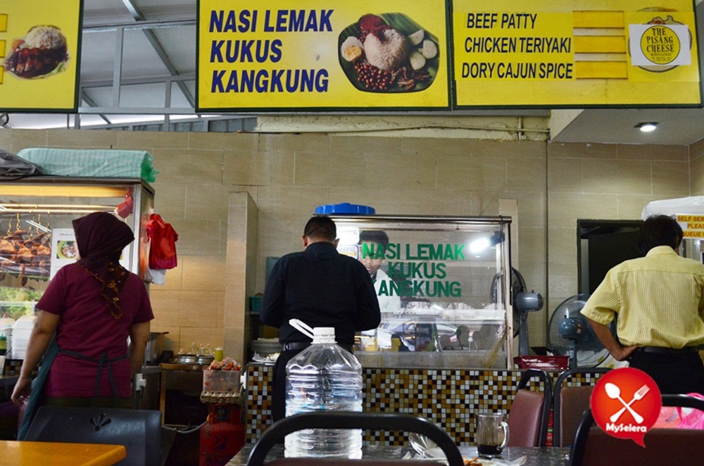 Nasi lemak kukus kangkung