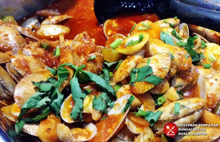 Ini lauk wajib ambil! Lala! Restoran Tempayan Sungai Buloh - 001