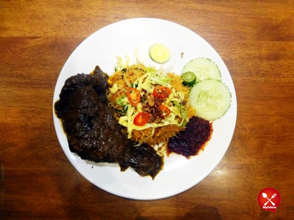 Berbuka Puasa di Rail Canteen Mee Hoon Siam Ayam Rendang