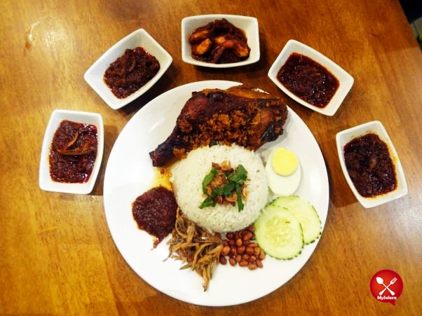 Berbuka Puasa di Rail Canteen Nasi Lemak Ayam Berempah- 7