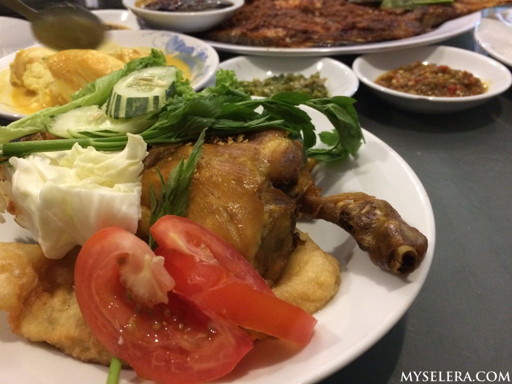 ayam-penyek